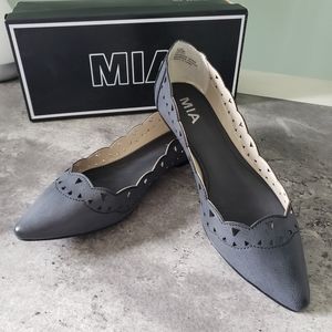 Mia flats